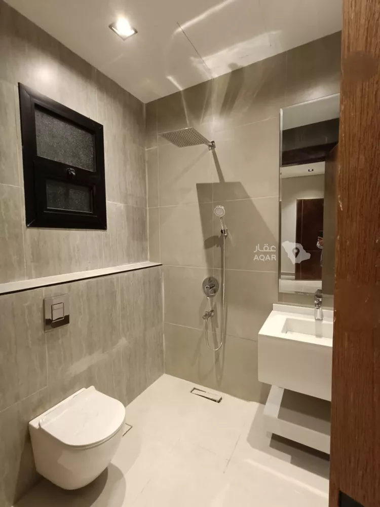 Floor for Sale in Riyadh Al Yarmouk 7
