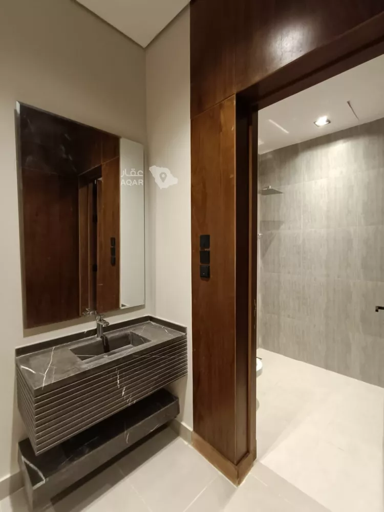 Floor for Sale in Riyadh Al Yarmouk 18