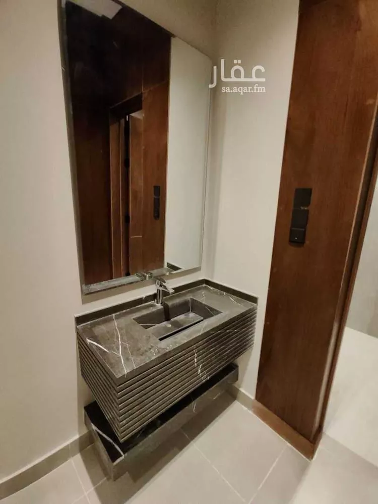 Floor for Sale in Riyadh Al Yarmouk 8