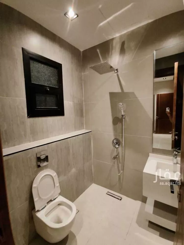 Floor for Sale in Riyadh Al Yarmouk 14