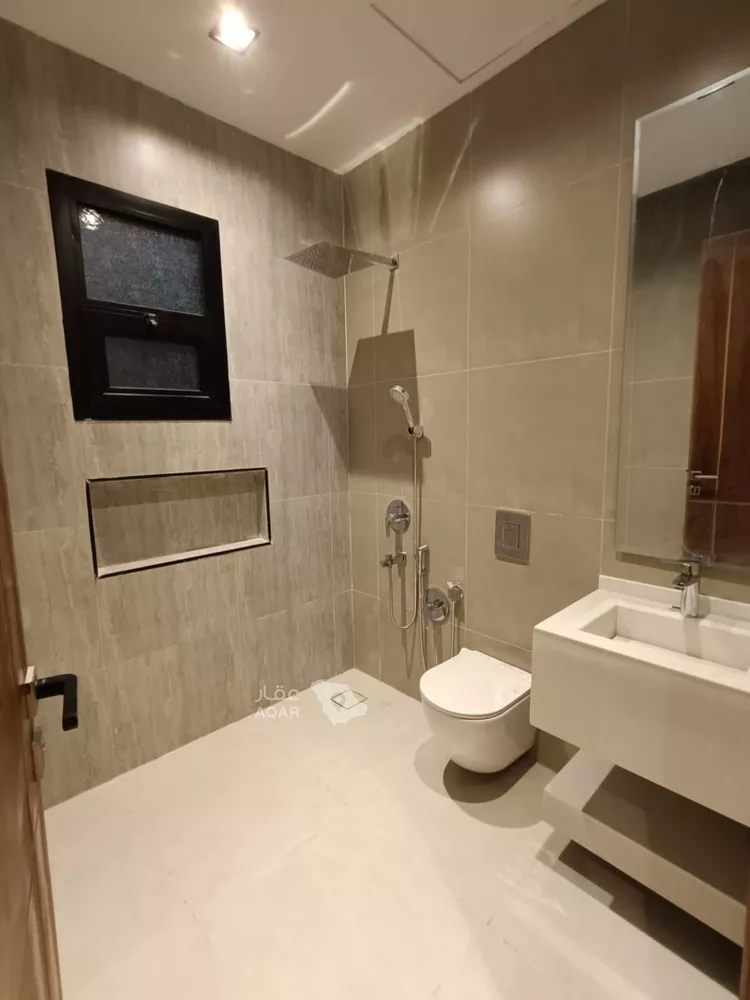 Floor for Sale in Riyadh Al Yarmouk 10
