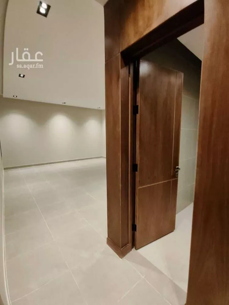 Floor for Sale in Riyadh Al Yarmouk 11