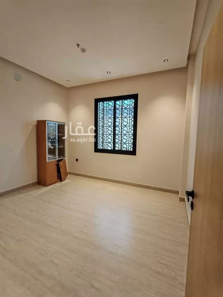 شقة للبيع في شارع ميناء الاحمدي, حي إشبيلية, مدينة الرياض, منطقة الرياض 8