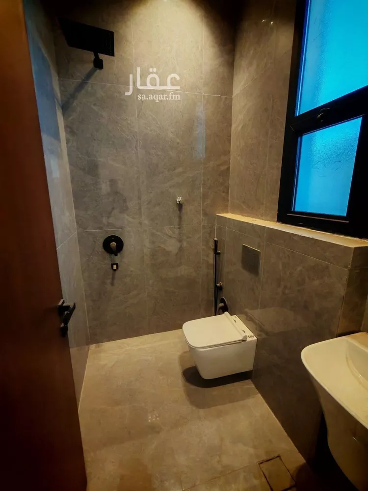 دور للبيع في شارع عبدالله الأنصاري, حي الخليج, مدينة الرياض, منطقة الرياض صورة 4