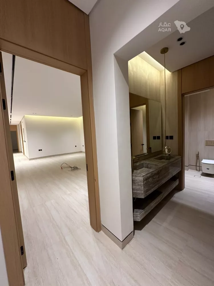 Floor for Sale in Riyadh Al Qirawan 10