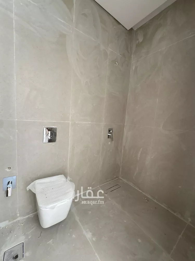 Floor for Sale in Riyadh Al Arid 8