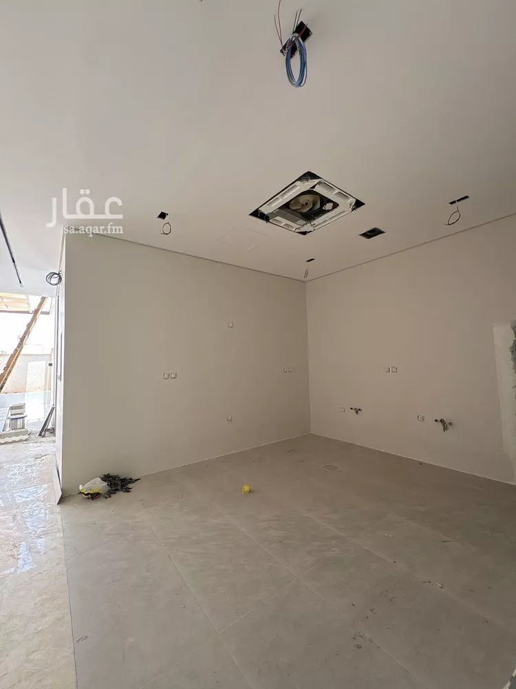 Floor for Sale in Riyadh Al Arid 7