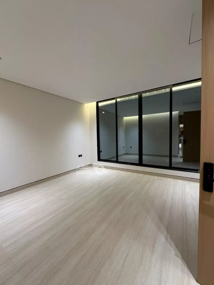 Floor for Sale in Riyadh Al Qirawan 13