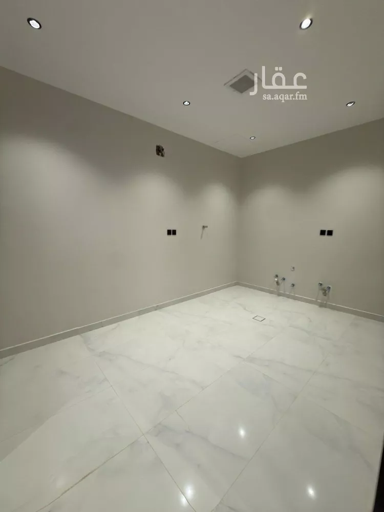 Floor for Sale in Riyadh Al Janadriyah 8