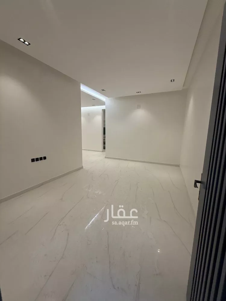 دور للبيع في شارع محسون جلال, حي عكاظ, مدينة الرياض, منطقة الرياض صورة 5