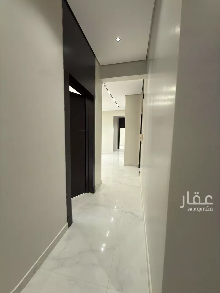 Floor for Sale in Riyadh Al Janadriyah 13