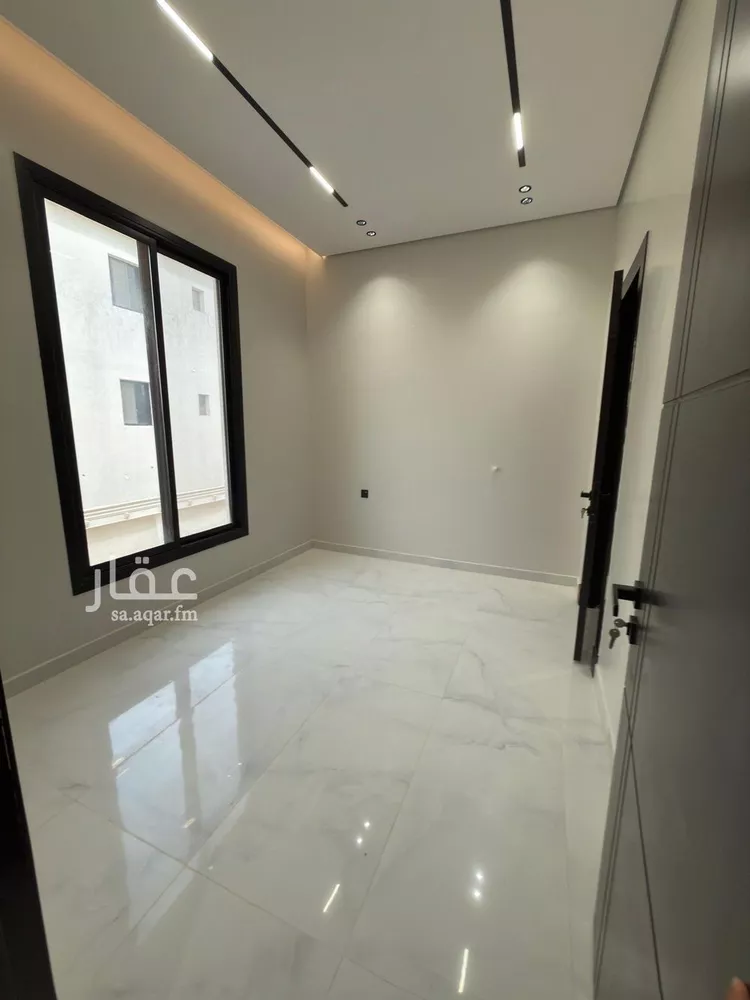 Floor for Sale in Riyadh Al Janadriyah 7