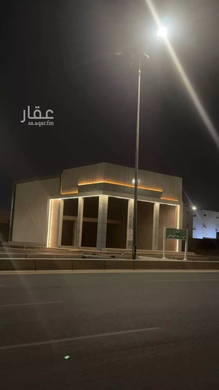 محل للإيجار في شارع أبى ذرعة الهمزانى, حي القادسية الثانى, مدينة تبوك, منطقة تبوك صورة 2