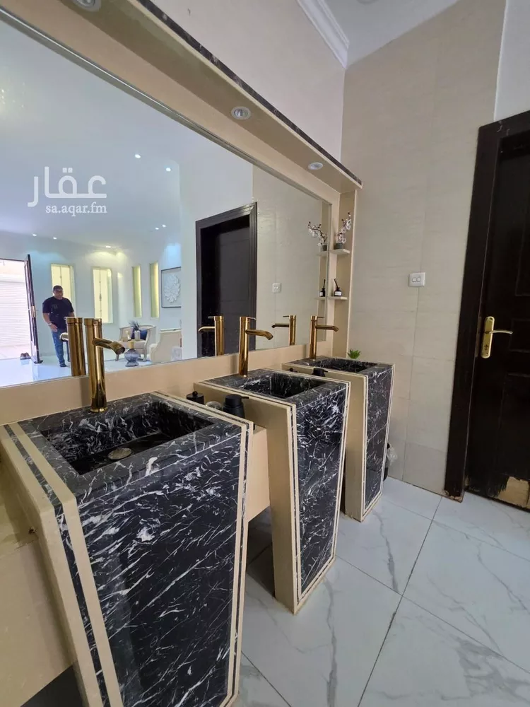 فيلا للبيع في شارع السيد عبدالله شطا, حي الرمال, مدينة الرياض, منطقة الرياض 7