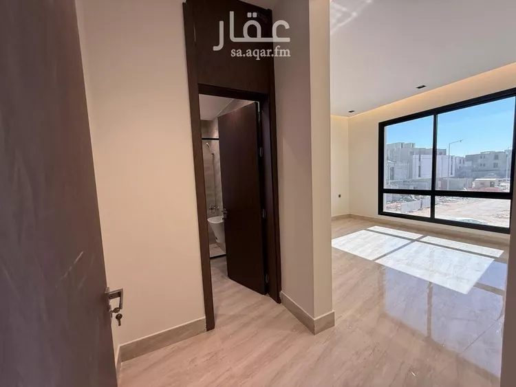 فيلا للبيع في شارع طارق بن أشيم, حي الرمال, مدينة الرياض, منطقة الرياض صورة 2