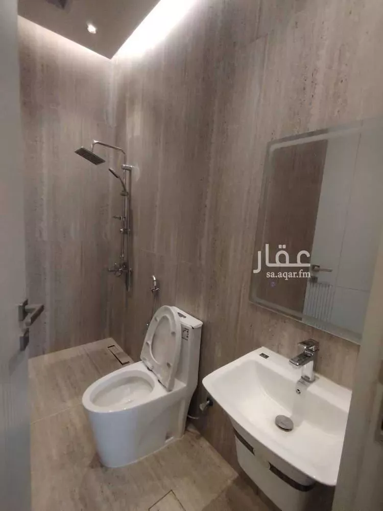 Floor for Sale in Riyadh Al Munsiyah 9