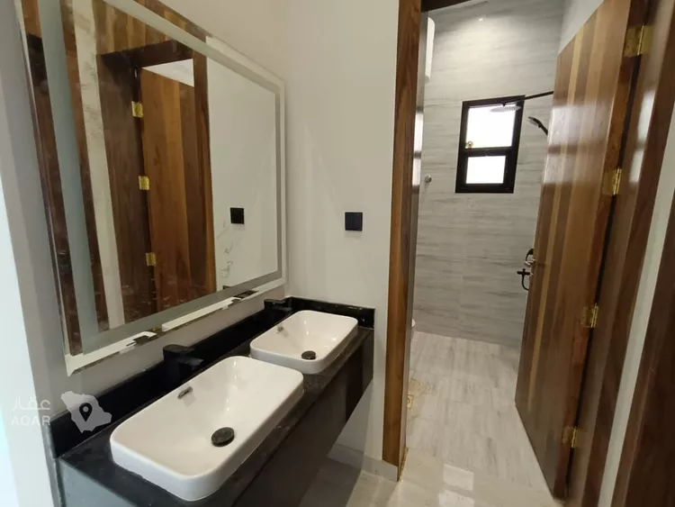 Floor for Sale in Riyadh Al Qadisiyah 12