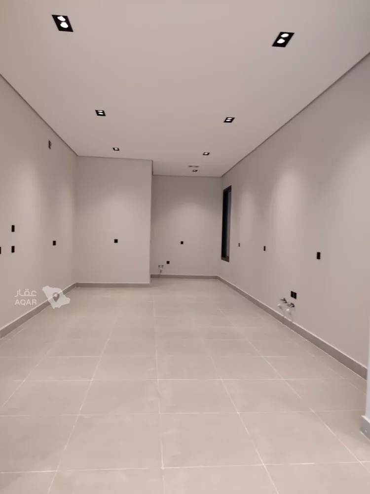 Floor for Sale in Riyadh Al Yarmouk 9