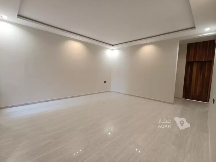 Floor for Sale in Riyadh Al Qadisiyah 3