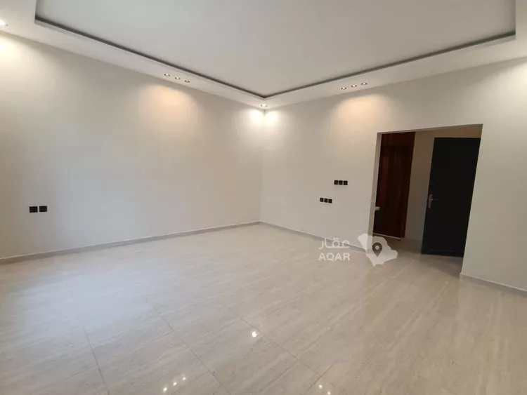 Floor for Sale in Riyadh Al Qadisiyah 5