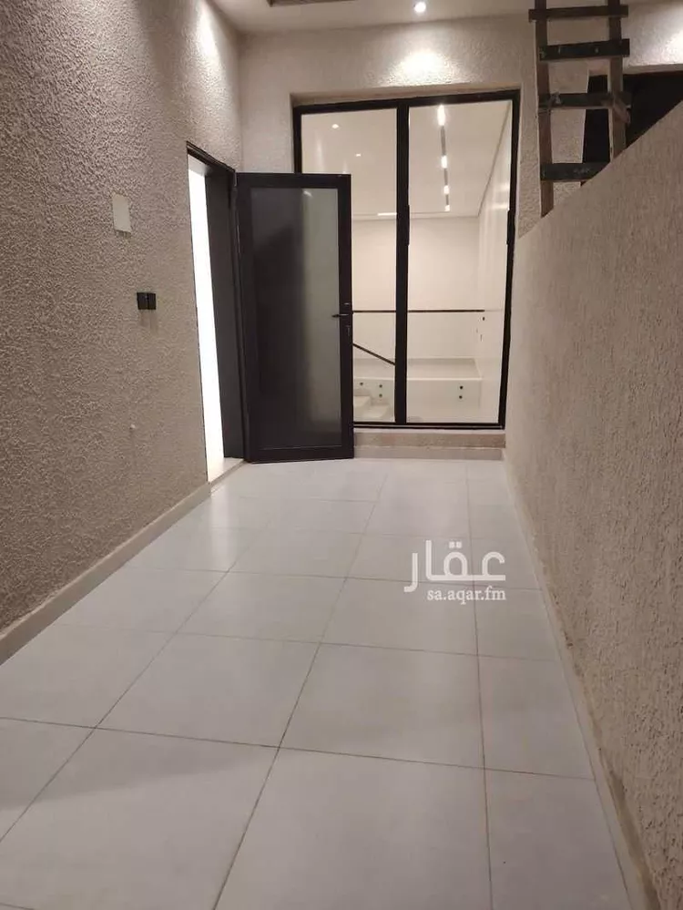 دور للبيع في شارع حسن سعيد المخرج, حي المعيزيلة, مدينة الرياض, منطقة الرياض 15