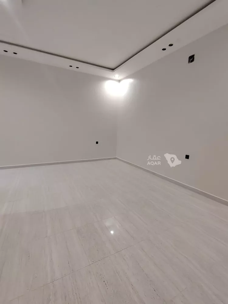 Floor for Sale in Riyadh Al Qadisiyah 5