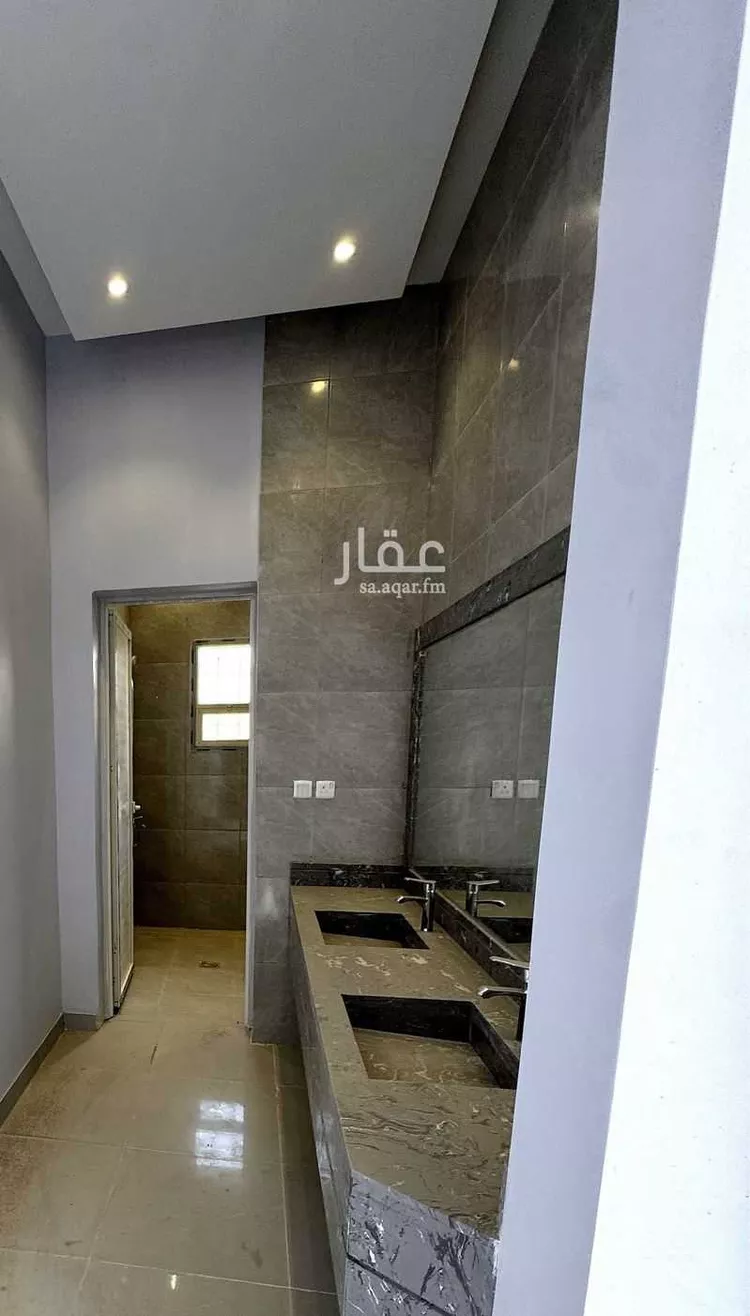 فيلا للبيع في شارع 2445 عريض, حي عريض, مدينة الرياض, منطقة الرياض 16