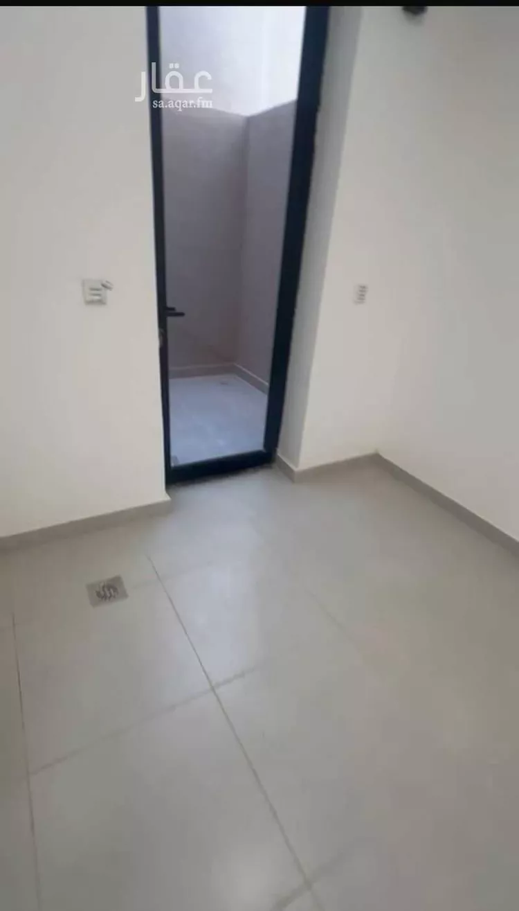 فيلا للإيجار في شارع الامير فيصل بن بندر بن عبدالعزيز الفرعي ، حي مطار الملك خالد الدولي ، الرياض ، منطقة الرياض صورة 2