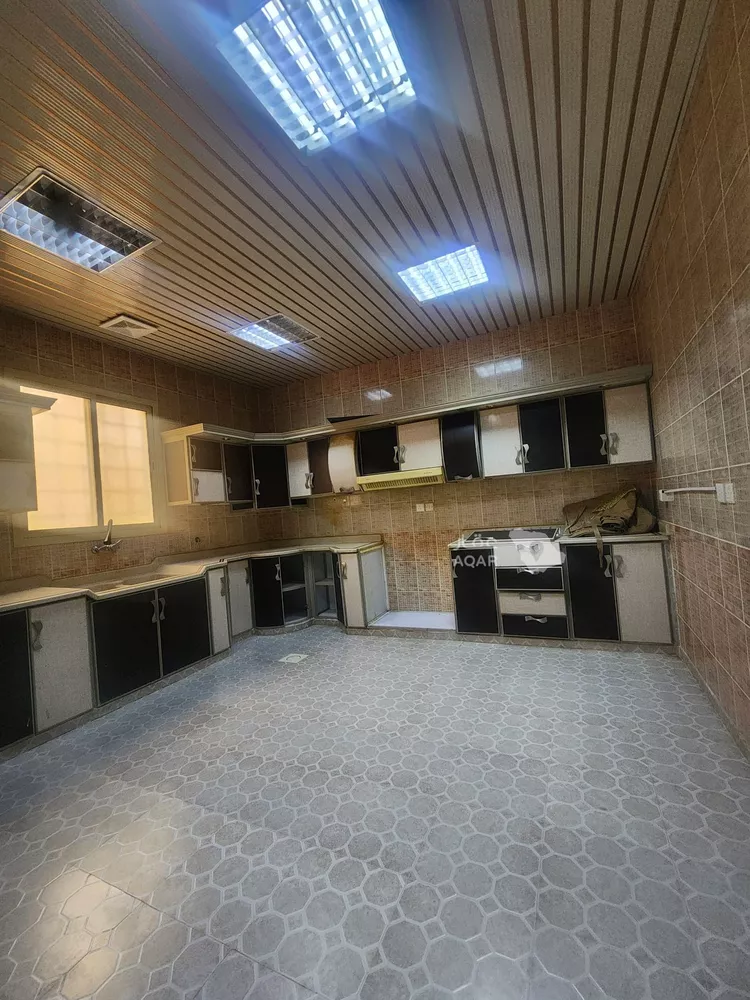 Floor for Rent in Riyadh Al Munsiyah 4
