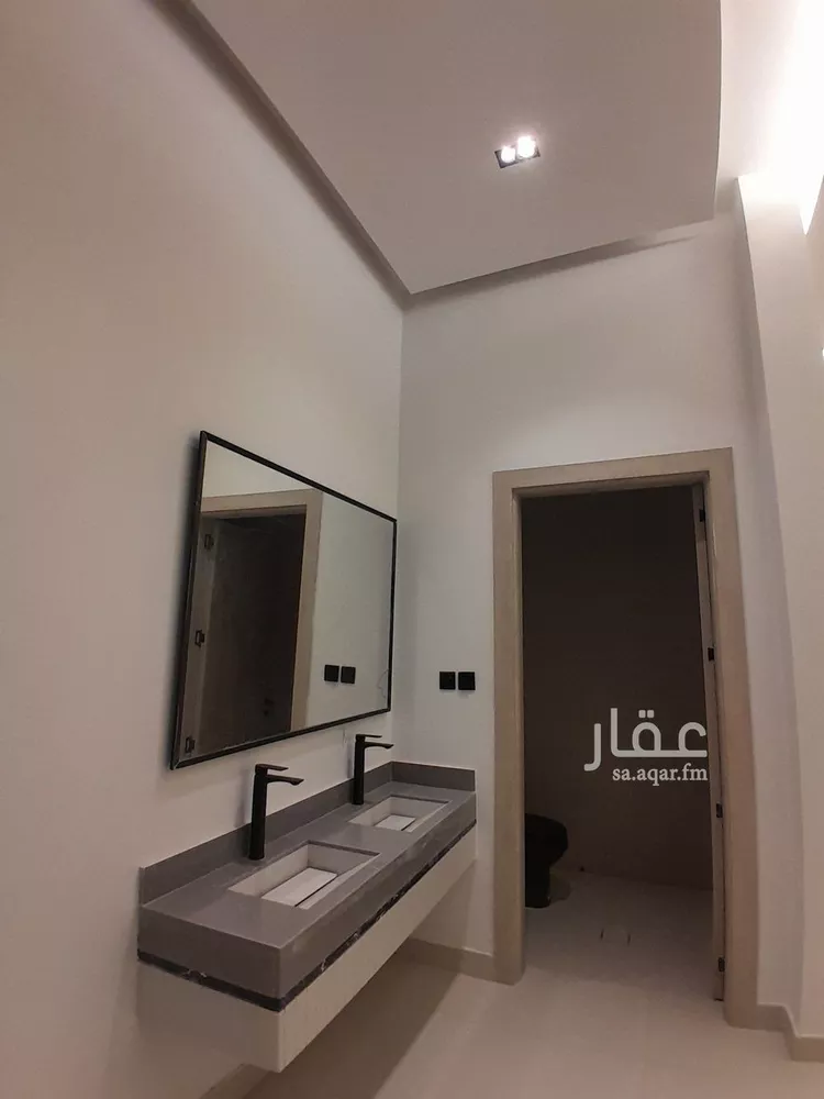 Floor for Sale in Riyadh Al Khaleej 9