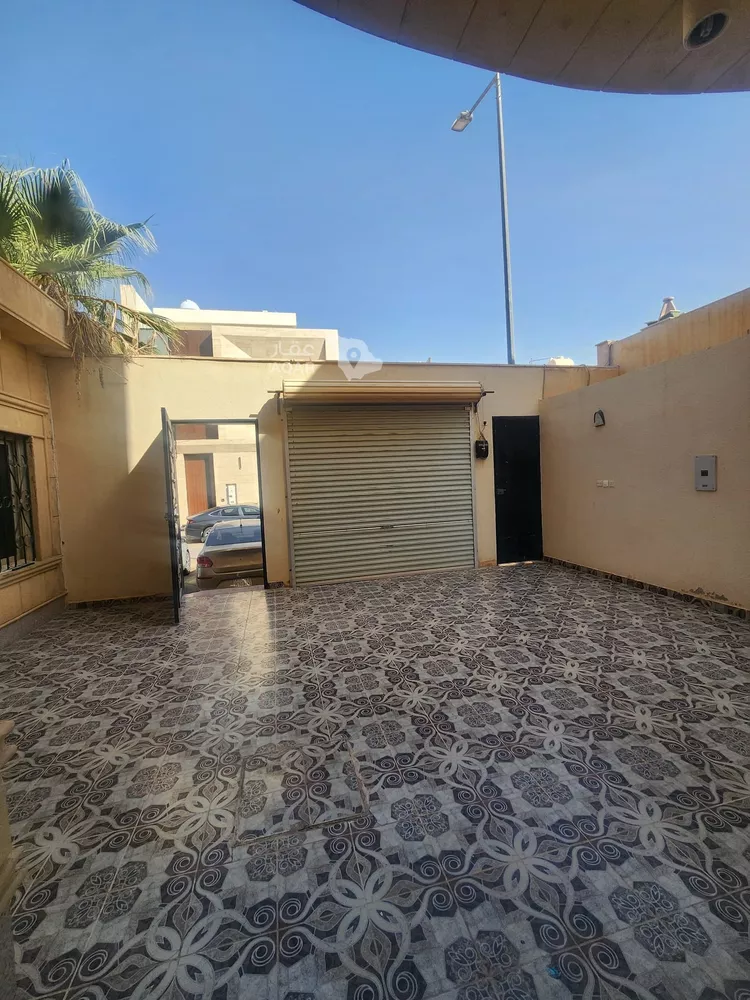 Floor for Rent in Riyadh Al Munsiyah 5