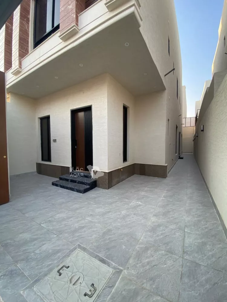 Floor for Sale in Riyadh Ar Rimal 8