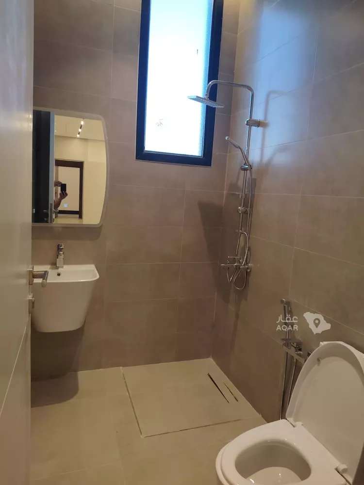 Floor for Sale in Riyadh Ar Rimal 9