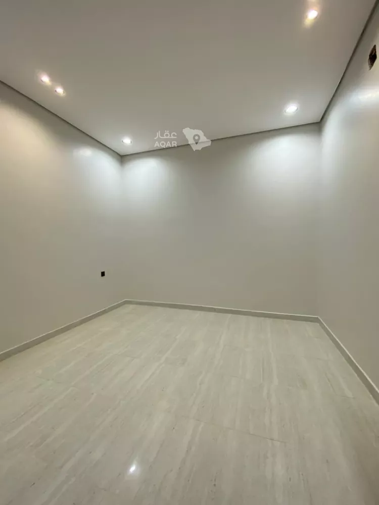 Floor for Sale in Riyadh Al Qadisiyah 14