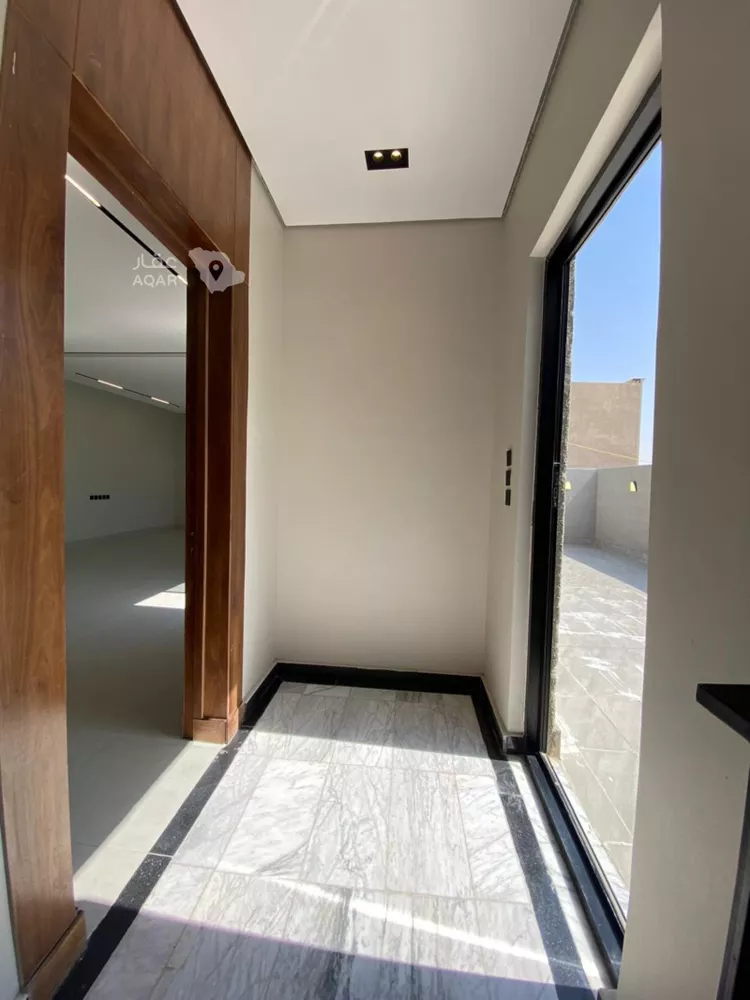 Floor for Sale in Riyadh Al Yarmouk 16