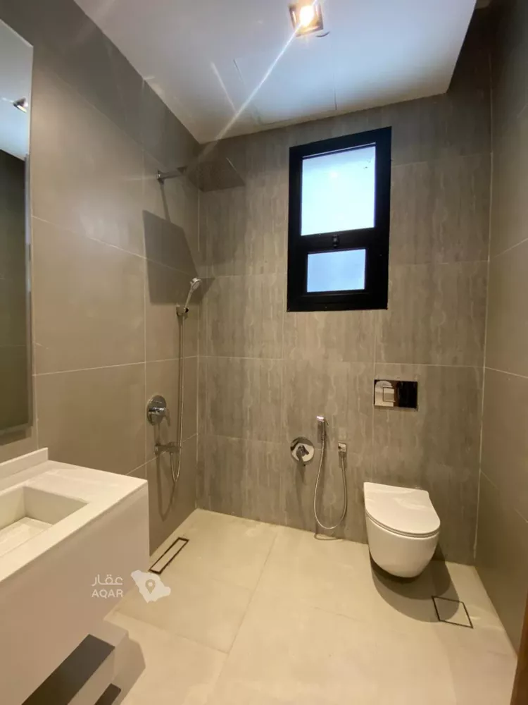 Floor for Sale in Riyadh Al Yarmouk 12