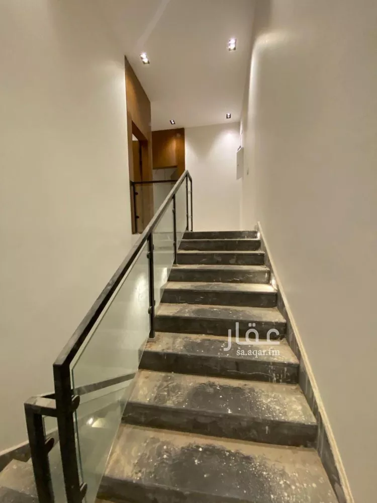 دور للبيع في شارع عبدالله الأنصاري, حي الخليج, مدينة الرياض, منطقة الرياض صورة 2