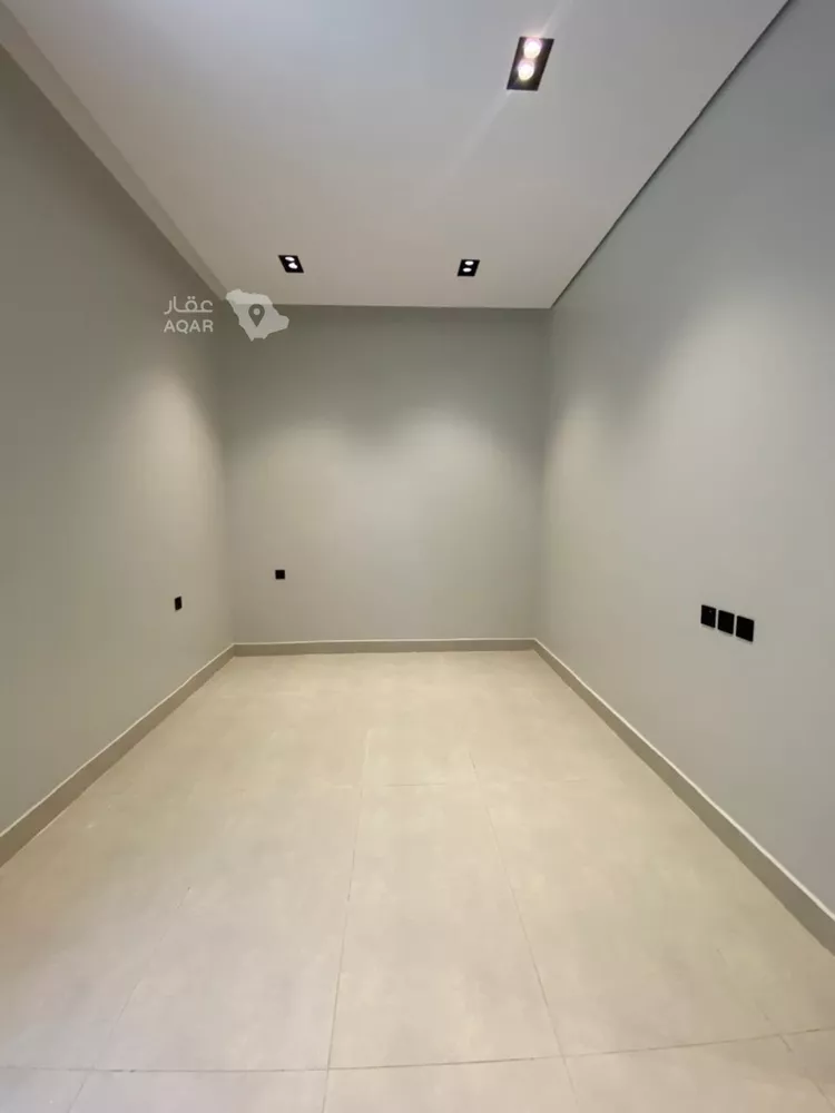 Floor for Sale in Riyadh Al Yarmouk 14