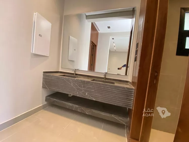 Floor for Sale in Riyadh Al Yarmouk 9