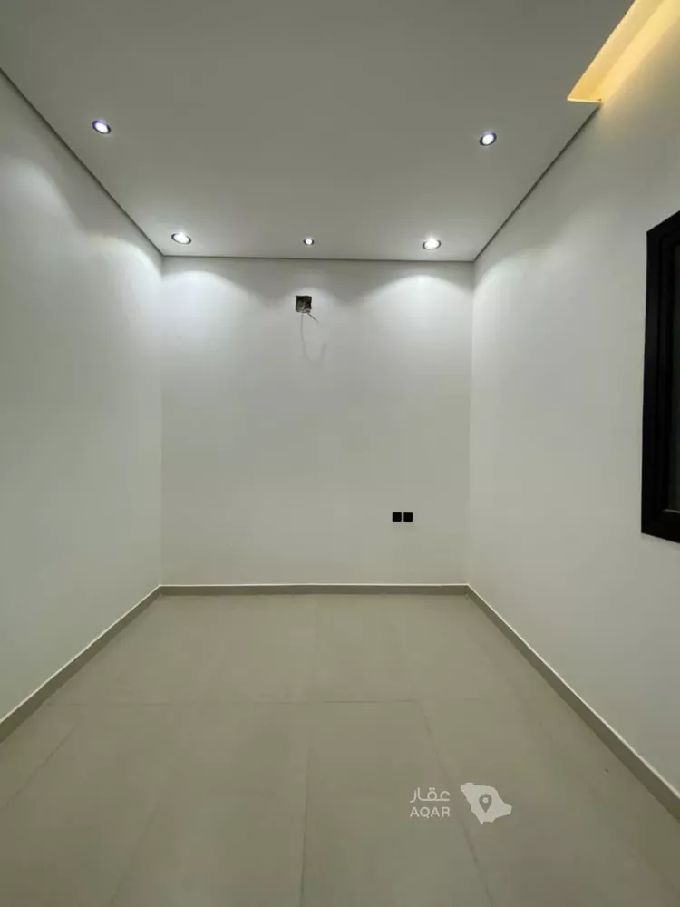 Floor for Sale in Riyadh Al Qadisiyah 9