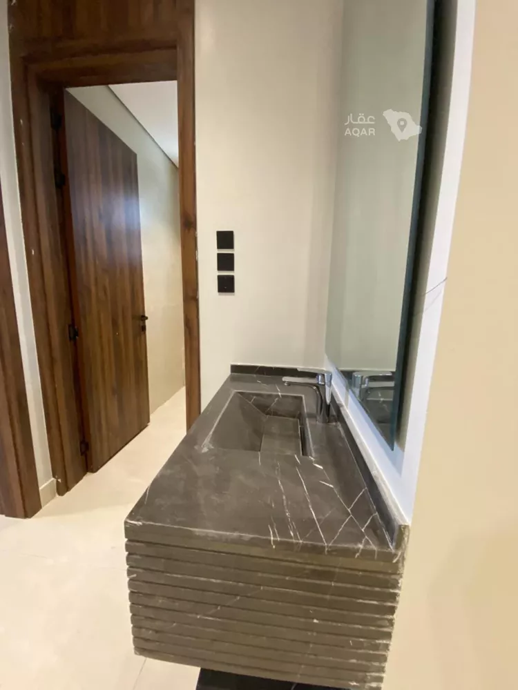 Floor for Sale in Riyadh Al Yarmouk 6