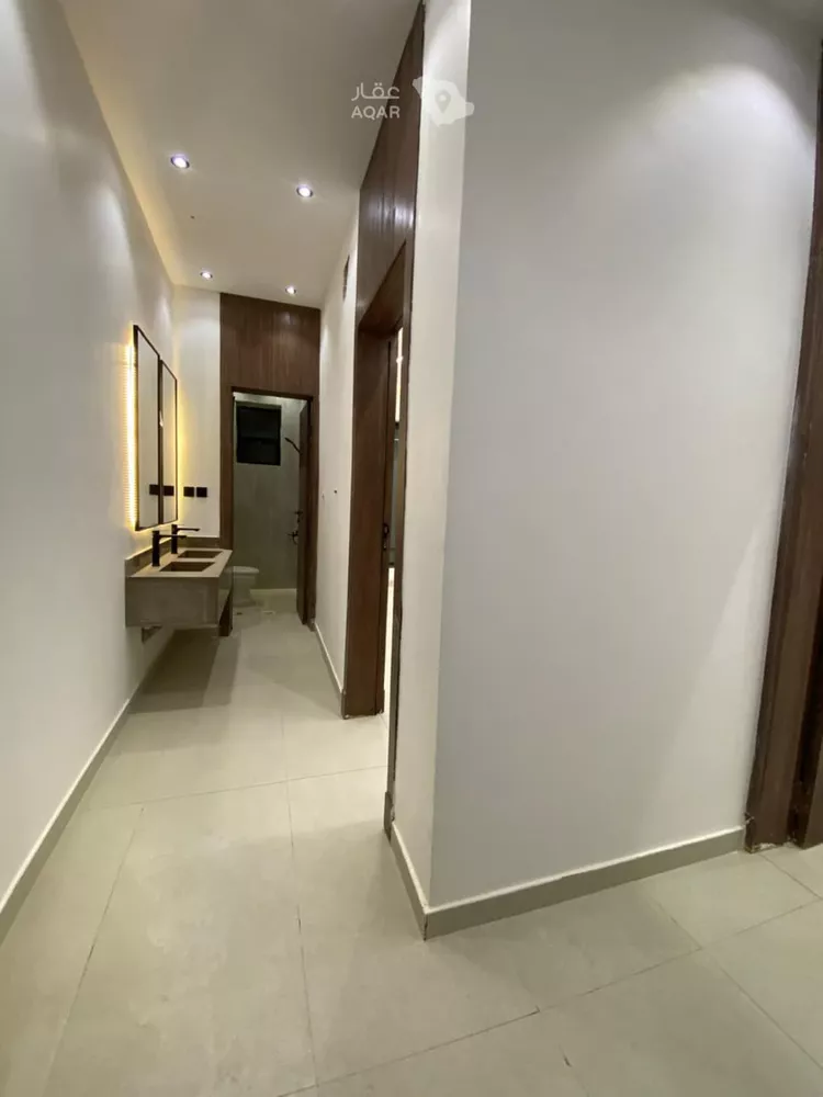Floor for Sale in Riyadh Al Qadisiyah 7