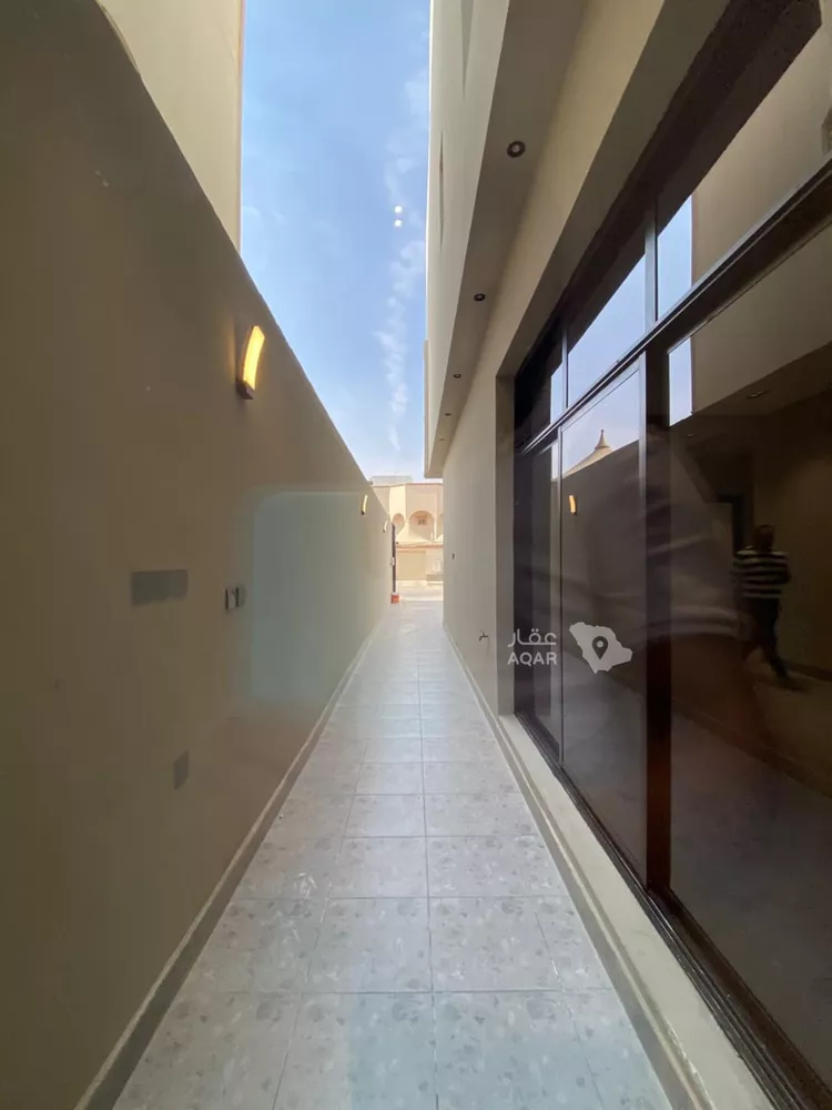 Floor for Sale in Riyadh Ishbiliyah 6