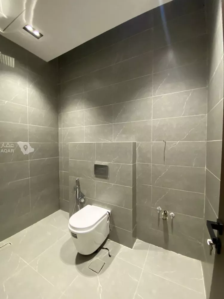 Floor for Sale in Riyadh Ishbiliyah 8