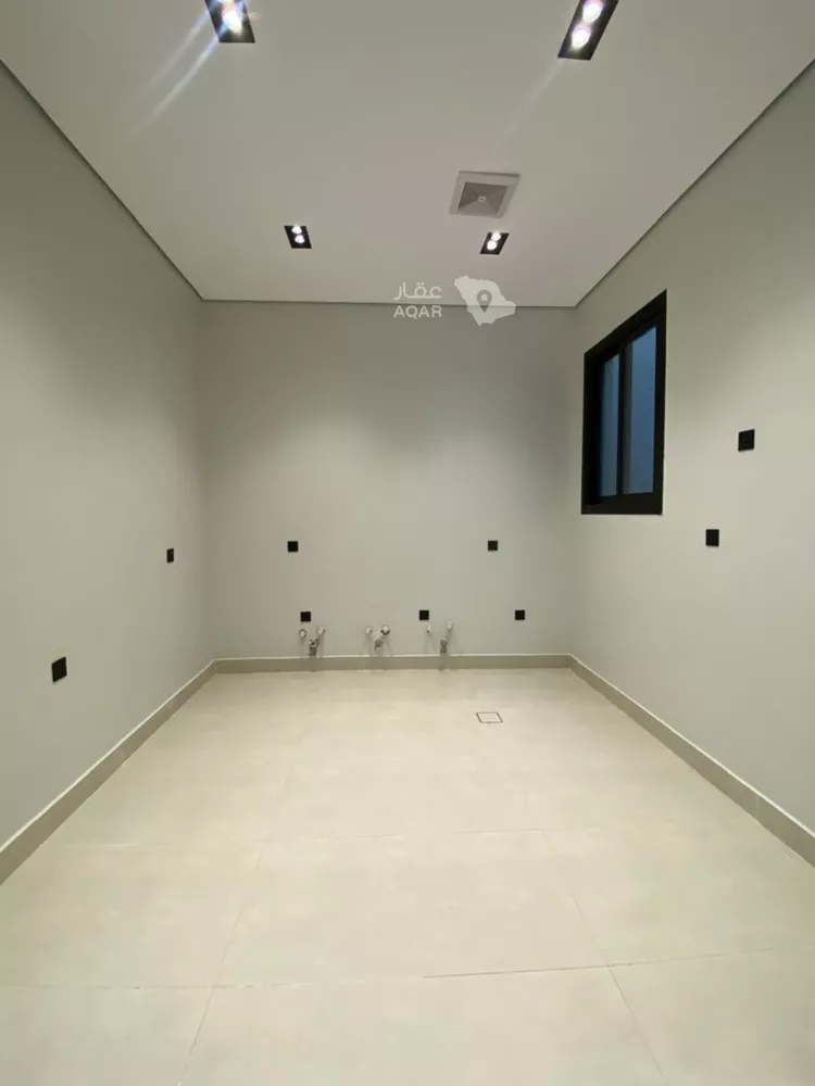 Floor for Sale in Riyadh Al Yarmouk 10