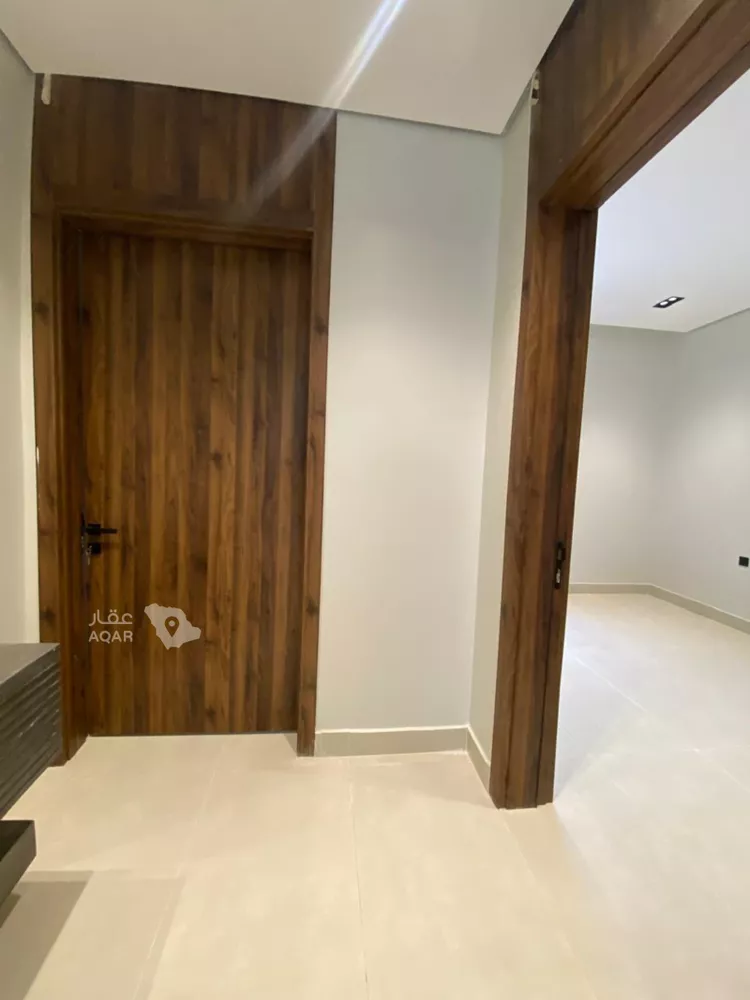 Floor for Sale in Riyadh Al Yarmouk 20