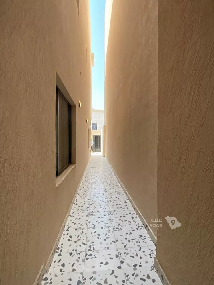 Floor for Sale in Riyadh Al Qadisiyah 7