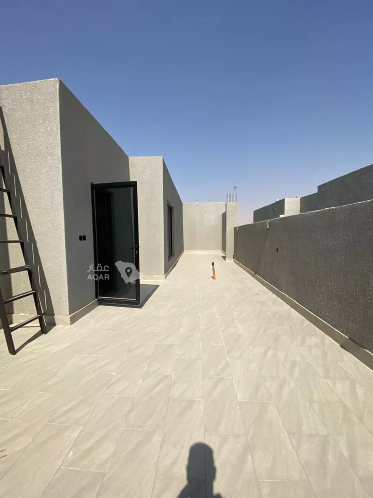 Floor for Sale in Riyadh Al Yarmouk 7