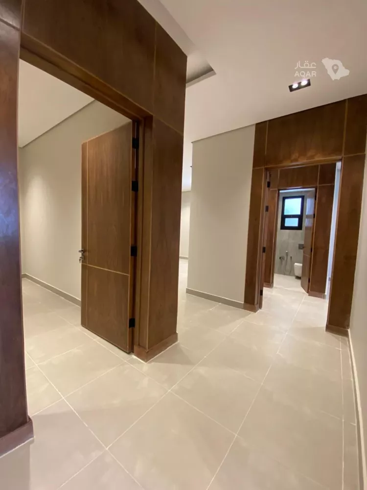 Floor for Sale in Riyadh Al Yarmouk 13