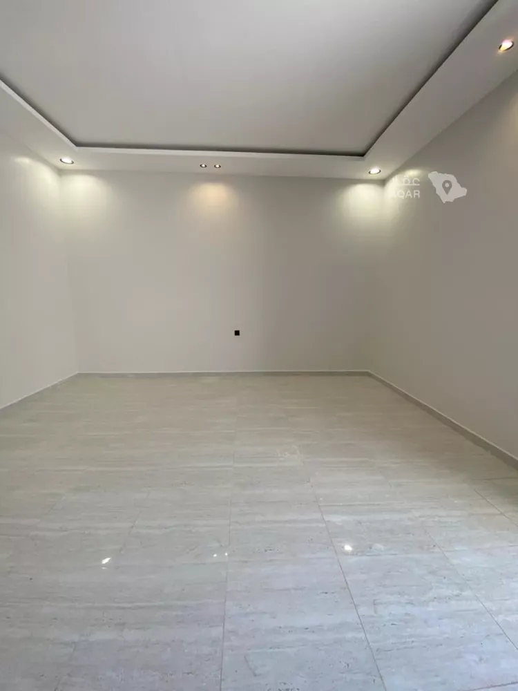 Floor for Sale in Riyadh Al Qadisiyah 9